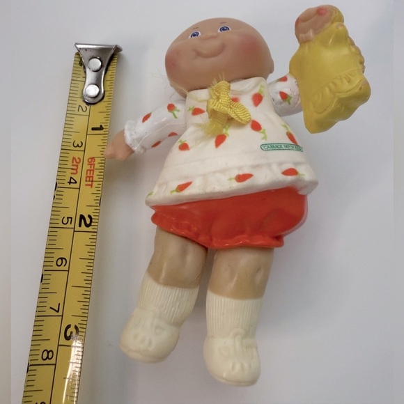 Cabbage Patch Kids Doll with Yellow Toy - Picture 7 of 8